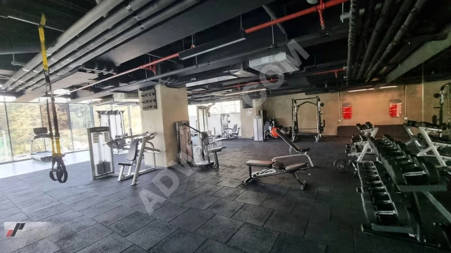 2.5+1 apartment, upper floor with high ceiling, unique and also suitable as an office. In İSTANBLOOM RESIDENCE.