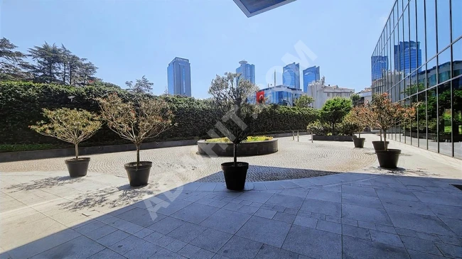 2.5+1 apartment, upper floor with high ceiling, unique and also suitable as an office. In İSTANBLOOM RESIDENCE.