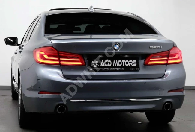 سيارة موديل 2018 5.20İ مقاعد مدفأة - ذاكرة - نظام شفط كهربائي - باب خلفي كهربائي