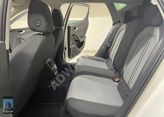 سيارة SEAT LEON موديل 2024، ضريبة القيمة المضافة 20٪، بدون أخطاء.
