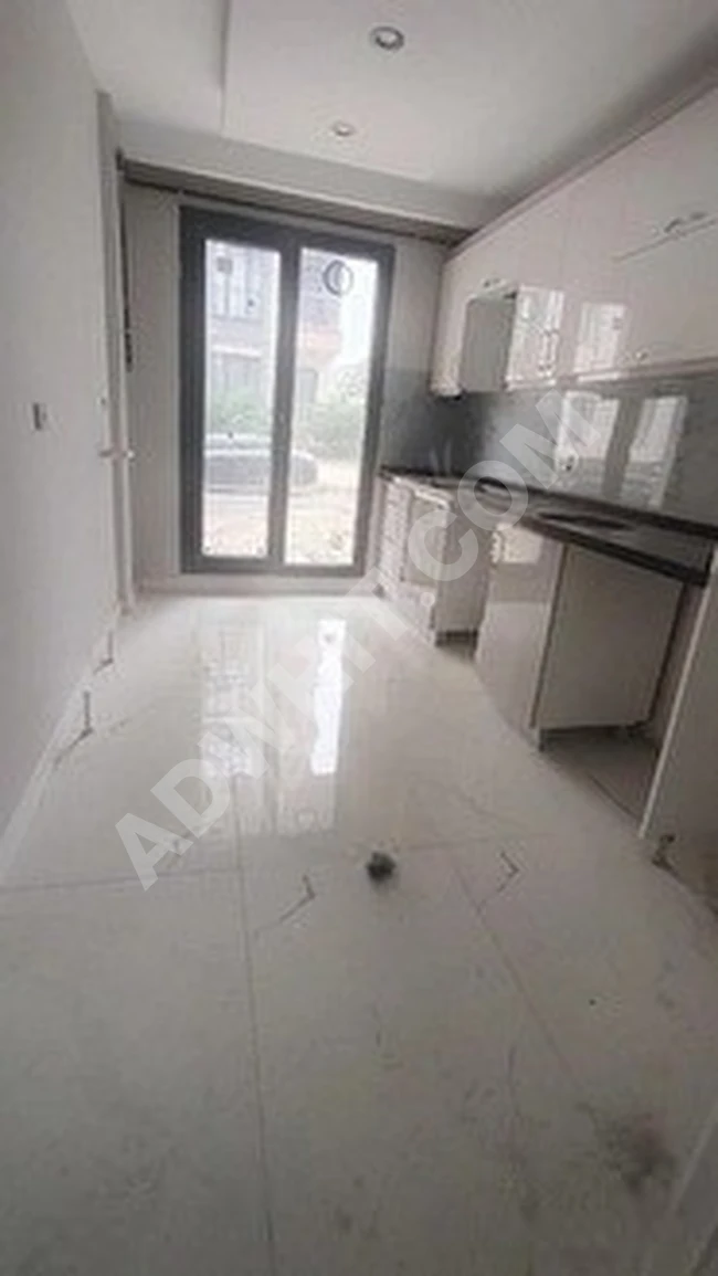 شقة جديدة جاهزة للسكن 2+1 طابق أرضي مع حديقة للبيع في مركز Beylikdüzü Gürpınar