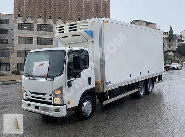 ISUZU truck, model 2019, long refrigerated box (FRIGO KASA), accommodates 12 pallets.