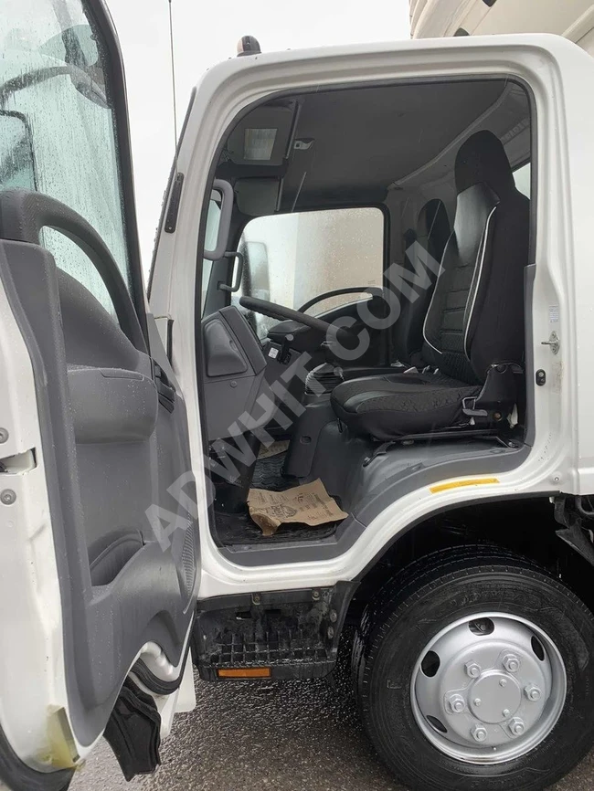 ISUZU truck, model 2019, long refrigerated box (FRIGO KASA), accommodates 12 pallets.