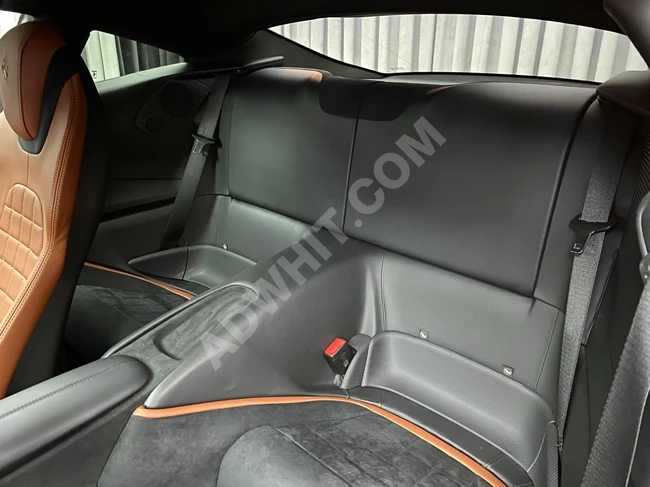 FERRARI ROMA 3.9 V8 car, 2023 model, with 620 horsepower, carbon ceramic, no defects.