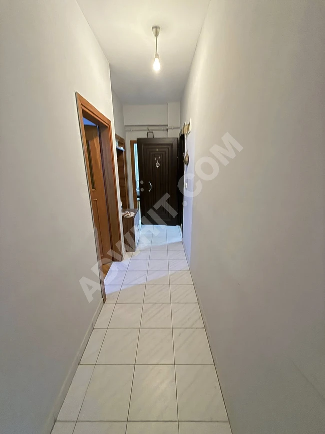 Resimlerdeki gibi mobilyalı, iki odalı ve bir salonlu daire kiralık.