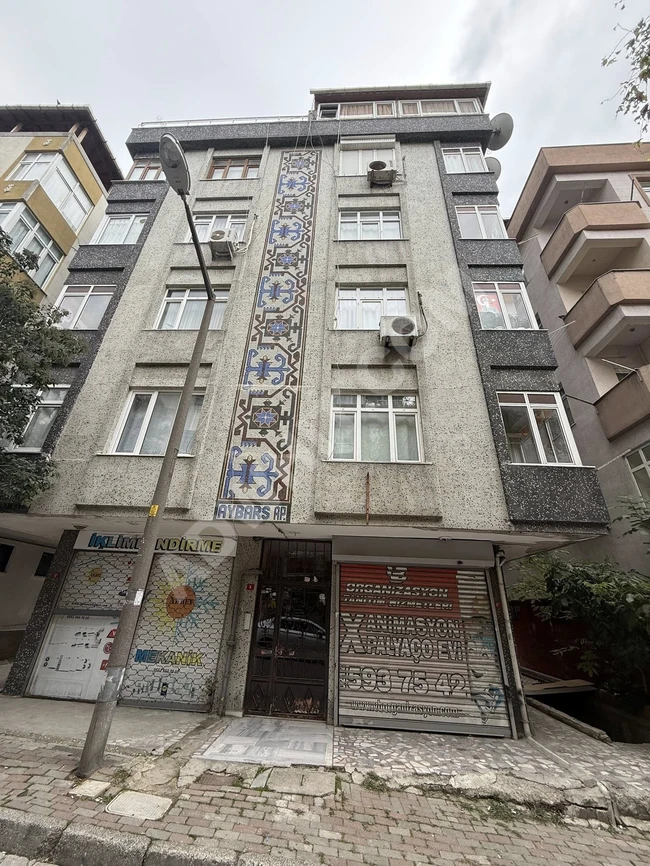 Resimlerdeki gibi mobilyalı, iki odalı ve bir salonlu daire kiralık.