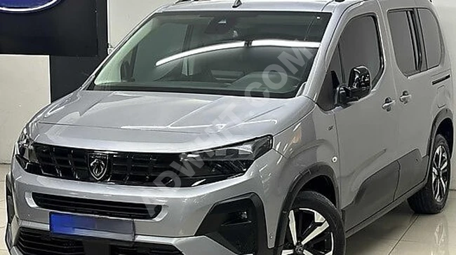 سيارة PEUGEOT_RIFTER_GT موديل 2024_سقف_بانورامي_هيكل_جديد_خالية_من_الحوادث_19'كم