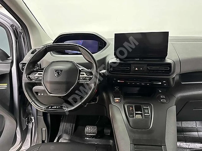 سيارة PEUGEOT_RIFTER_GT موديل 2024_سقف_بانورامي_هيكل_جديد_خالية_من_الحوادث_19'كم