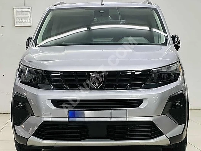 سيارة PEUGEOT_RIFTER_GT موديل 2024_سقف_بانورامي_هيكل_جديد_خالية_من_الحوادث_19'كم