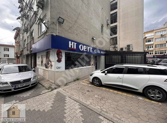 Üsküdar merkezde kurumsal kiracılı satılık dükkanlar