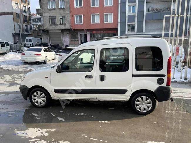 سيارة KANGO موديل 2005، باب مزدوج منزلق، مكيف، بدون تبديل قطع.