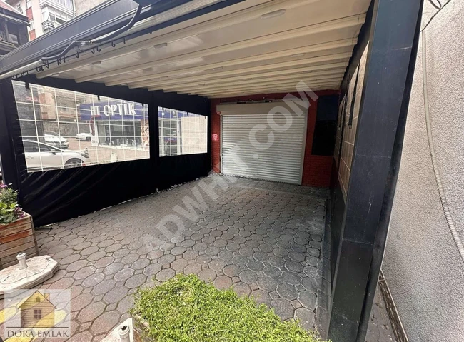 Üsküdar merkezde kurumsal kiracılı satılık dükkanlar