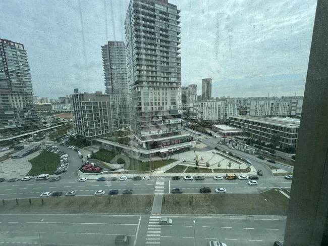 Satılık ticari ofis Kayaşehir Nidapark sitesi içinde.