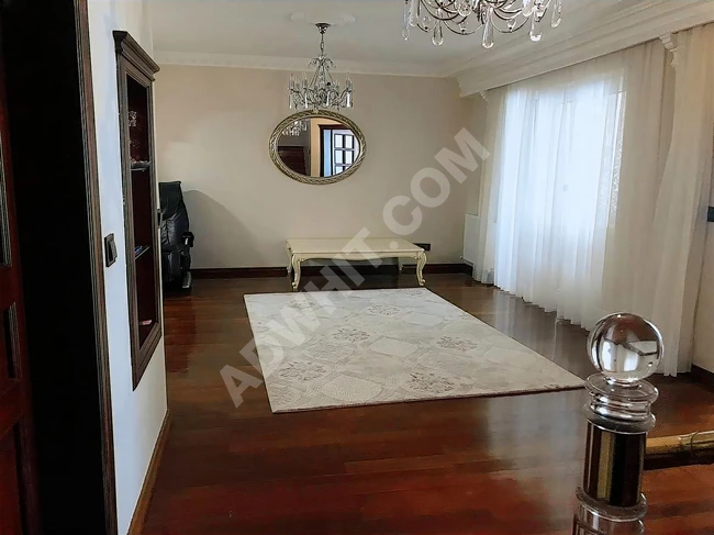 BAŞAKŞEHİR 4 ETAP 1 KISIMDA 350M2 90M2 BAHÇELİ YAPILI VİLLA BOŞ