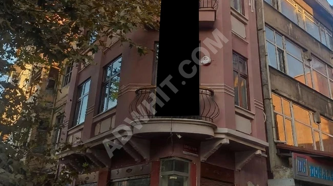 KASIMPAŞA BAHRİYE CADDE ÜZERİNDE KOMPLE KİRALIK BİNA