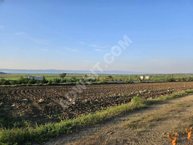 أرض بمساحة 2200 متر مربع بين طريقين سريعين مع إطلالة على البحر فرصة بموقع مميز