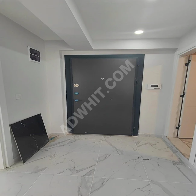 YAKUPLU CADDE ÜZERİ YÜKSEK GİRİŞ SIFIR BİNADA 1+1