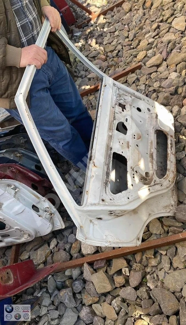 RENAULT 9 BROADWAY باب خلفي أيسر مستعمل