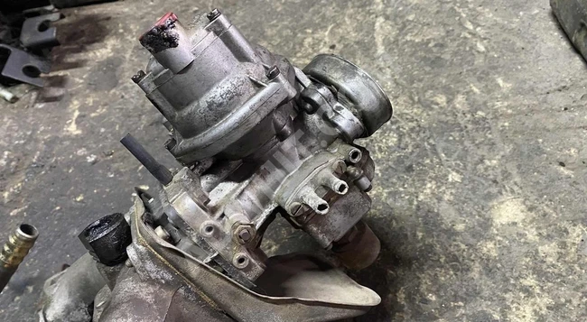 MERCEDES W115 230 كاربوريتور ومانيفولد سحب (أصلي) مستعمل