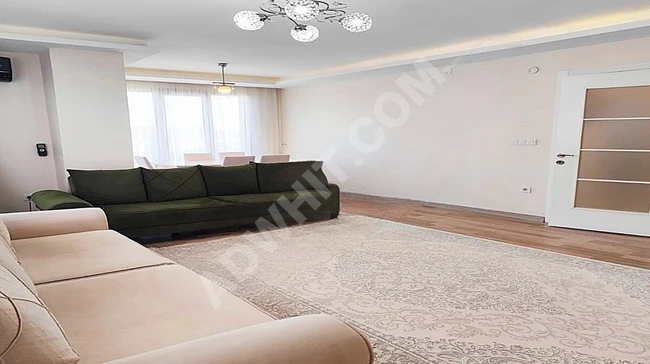 BEYLİKDÜZÜ KAVAKLI MAH.DENİZ MANZARALI CADDE ÜZERİ 5+2