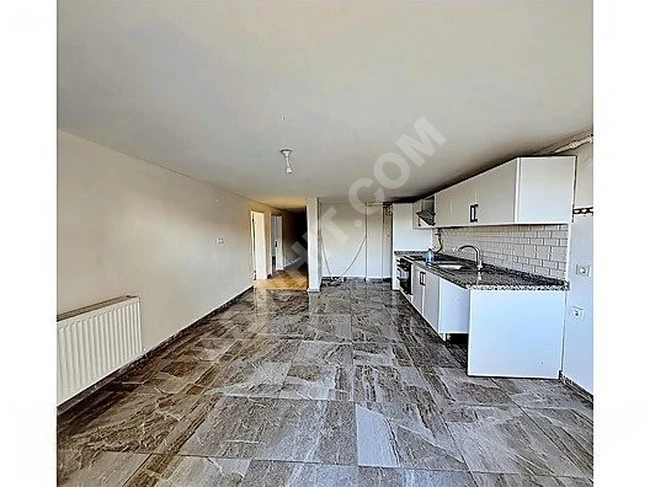 ESENYURTUN MERKEZİNDE CADDE ÜZERİ KÖŞE BİNA KİRALIK 2+1