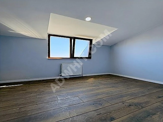 دوبلكس في موقع مع مسبح وإطلالة على البحر في BEYLİKDÜZÜ