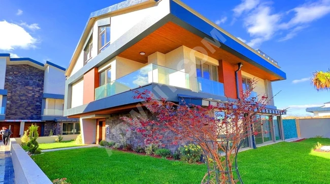 SONSUZ YAPI DAN DENİZ MANZARALI HAVUZLU MÜSTAKİL 5+2 VİLLA