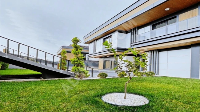 BEYLİKDÜZÜ SONSUZ YAPI DAN MÜSTAKİL HAVUZLU BAHÇELİ LÜKS VİLLA