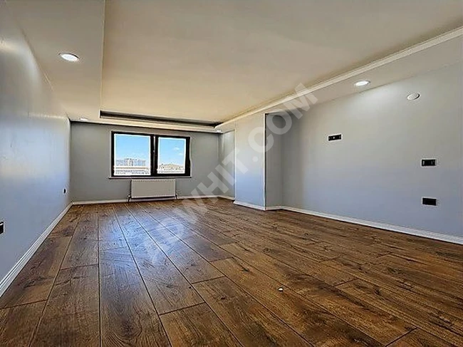 دوبلكس في موقع مع مسبح وإطلالة على البحر في BEYLİKDÜZÜ