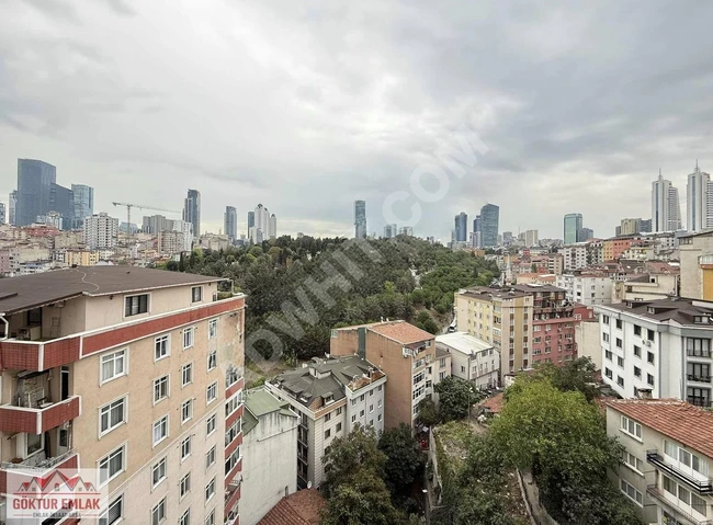 2+1 apartment with a city view, 3 minutes away from the main street in MECİDİYEKÖY GÜLBAĞ.