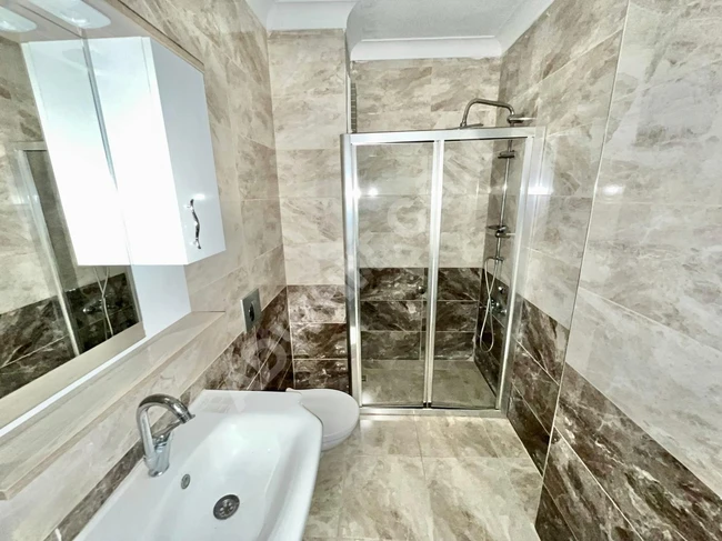 GÜMÜŞDEN DOĞALGAZLI ASASÖRLÜ LÜX TASARIM GENİŞ 1+1 DAİRE