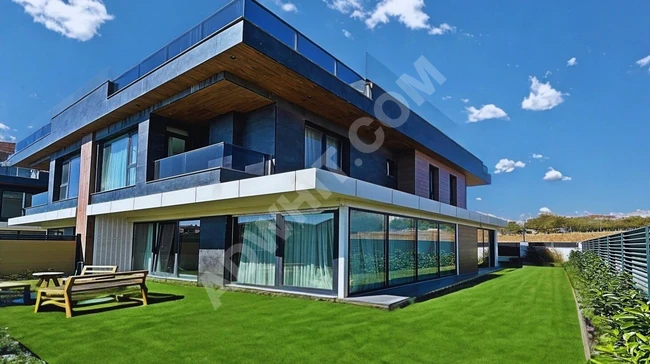 SONSUZDAN DENİZ MANZARALI MÜSTAKİL HAVUZLU SİTE İÇİNDE 5+2 VİLLA