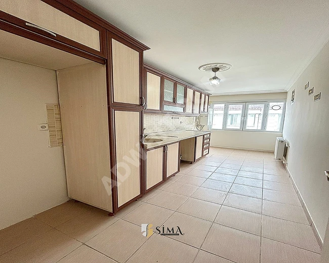 İstanbul'da yeni metroya yakın 2+1 daire çok uygun fiyata satılık.