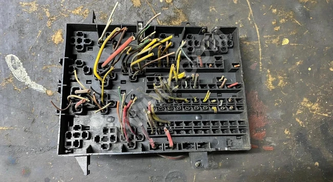 Used original RENAULT MASTER internal fuse box
