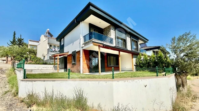 فيلا مستقلة جديدة 3+1 بتصميم فاخر جدًا وحديقة واسعة