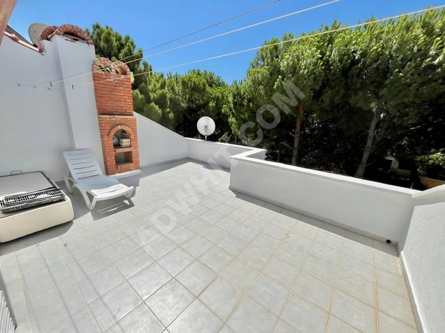 بيت مستقل مع حديقة، 4+1 من المالك مباشرة، في PELİTKÖY، تبعد 100 متر عن البحر.