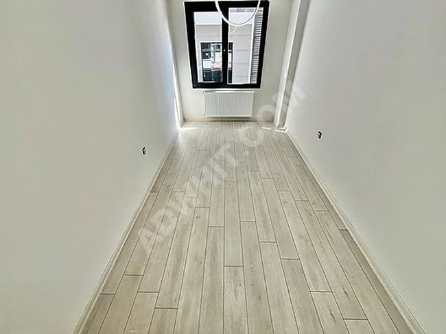 شقة 1+1 من الفخامة الفائقة بتصميم فريد، الطابق المتوسط مع شرفة زجاجية واسعة.