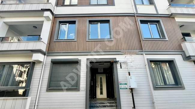 شقة رائعة 2+1 مع مطبخ منفصل وشرفة زجاجية. في مركز AKÇAY