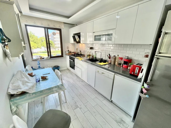 TEK YETKİLİ GÜMÜŞDEN ÖNCEPHE AYRI MUTFAKLI LÜX TASARIM 2+1 DAİRE