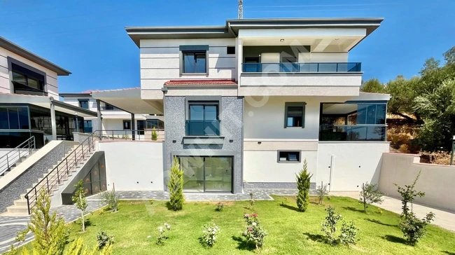 فيلا رائعة مطلة على البحر، 3+1 داخل أرض بمساحة 450 متر مربع