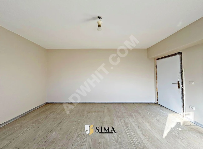 İstanbul'da bir site içinde bahçe manzaralı daire cazip fiyata satılıktır.