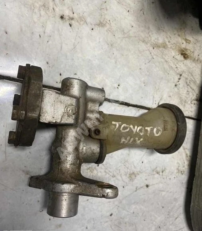 TOYOTA HILUX upper clutch cylinder (original) used