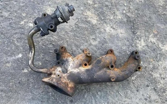 MAZDA E2200 Exhaust Manifold (Original) Used