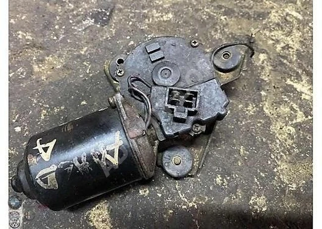 MAZDA 323 front windshield wiper motor (original) used