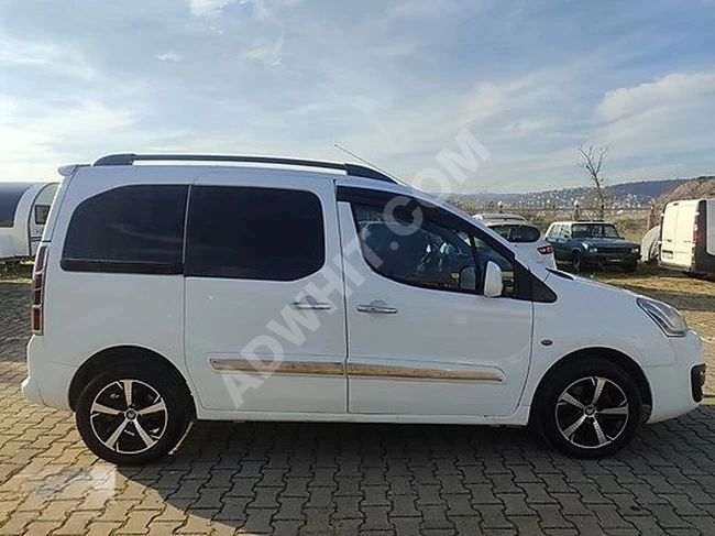 ميني فان Citroen Berlingo 1.6 HDI Selection موديل 2016 بقوة 92 حصان بدون تغيير 236,000 كم