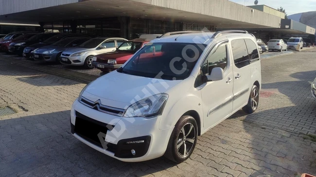 ميني فان Citroen Berlingo 1.6 HDI Selection موديل 2016 بقوة 92 حصان بدون تغيير 236,000 كم