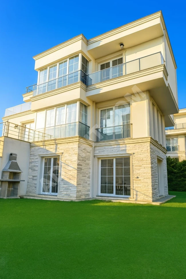 Yeni bir villa sitesinde yıllık kiralık lüks boş villa