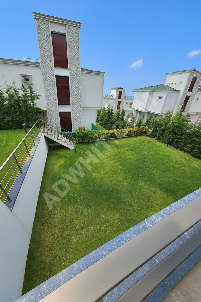 Yeni bir villa sitesinde yıllık kiralık lüks boş villa