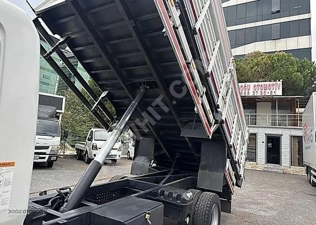 شاحنة قلابة MITSUBISHI B75 موديل 2013 نظيفة جداً