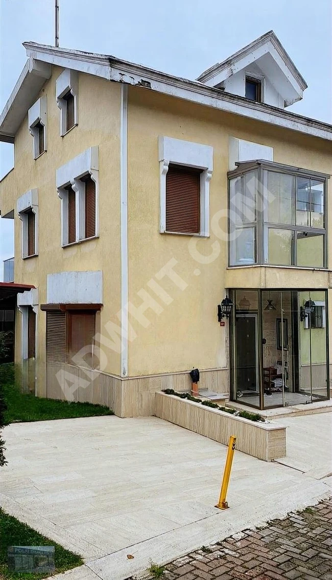 BÜYÜKÇEKMECE CELALİYEDE KİRALIK SİTE İÇİNDE HAVUZLU EŞYALI VİLLA